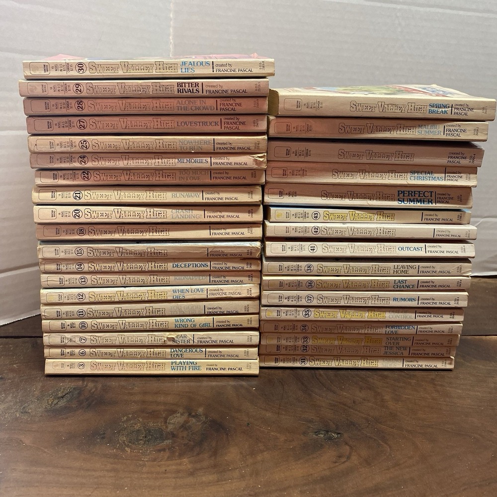 Lot of 35 Vintage Sweet Valley High Books Francine Pascal SVH Bantam Paperbacks